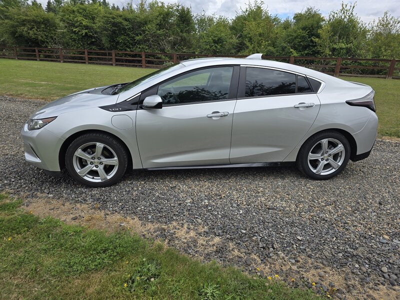 2018 Chevrolet Volt LT   - Photo 1 - Oregon City, OR 97045