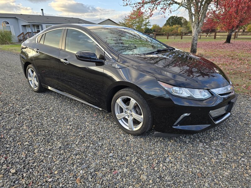2016 Chevrolet Volt LT   - Photo 1 - Oregon City, OR 97045
