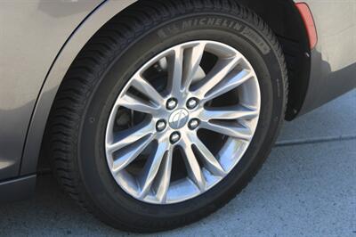 2019 Chrysler 300 Touring - Photo 8 - Roseville, CA 95678