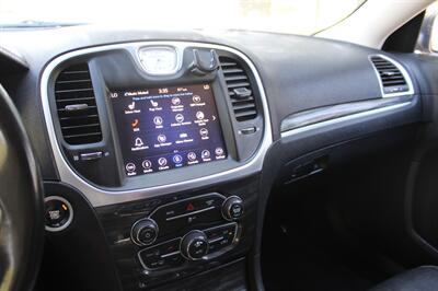 2019 Chrysler 300 Touring - Photo 13 - Roseville, CA 95678