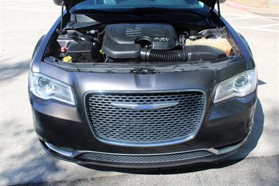 2019 Chrysler 300 Touring - Photo 23 - Roseville, CA 95678