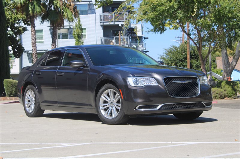 2019 Chrysler 300 Touring  