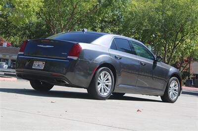 2019 Chrysler 300 Touring - Photo 5 - Roseville, CA 95678