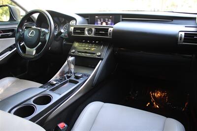 2016 Lexus IS 200t   - Photo 22 - Roseville, CA 95678
