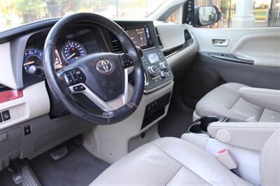 2017 Toyota Sienna XLE Premium 8-Passenger   - Photo 10 - Roseville, CA 95678