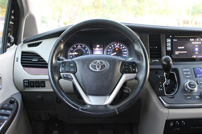 2017 Toyota Sienna XLE Premium 8-Passenger   - Photo 15 - Roseville, CA 95678