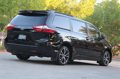2017 Toyota Sienna XLE Premium 8-Passenger   - Photo 5 - Roseville, CA 95678