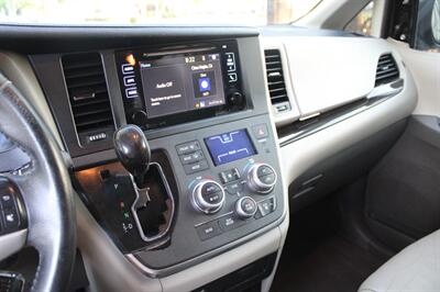 2017 Toyota Sienna XLE Premium 8-Passenger   - Photo 16 - Roseville, CA 95678