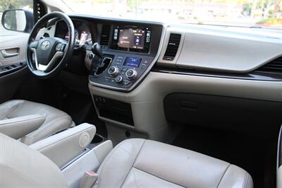 2017 Toyota Sienna XLE Premium 8-Passenger   - Photo 13 - Roseville, CA 95678