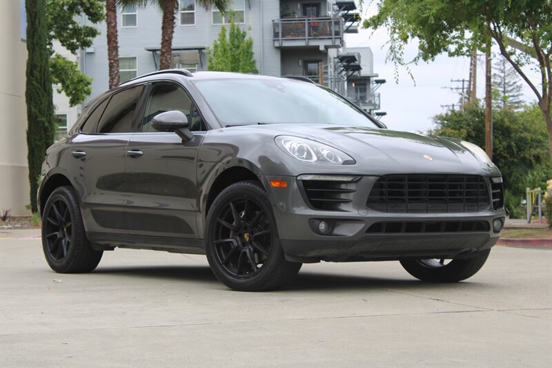 2015 Porsche Macan S  