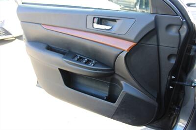 2014 Subaru Outback 3.6R Limited   - Photo 9 - Roseville, CA 95678