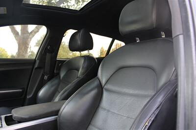 2018 Kia Stinger GT2   - Photo 13 - Roseville, CA 95678