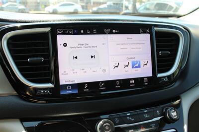 2024 Chrysler Pacifica Touring L   - Photo 15 - Roseville, CA 95678