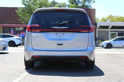 2024 Chrysler Pacifica Touring L   - Photo 5 - Roseville, CA 95678
