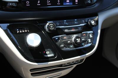 2024 Chrysler Pacifica Touring L   - Photo 18 - Roseville, CA 95678