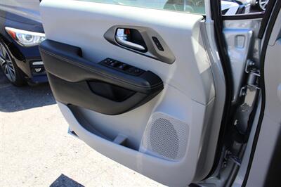 2024 Chrysler Pacifica Touring L   - Photo 8 - Roseville, CA 95678