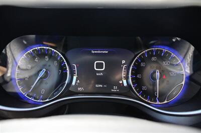 2024 Chrysler Pacifica Touring L   - Photo 13 - Roseville, CA 95678