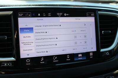 2024 Chrysler Pacifica Touring L   - Photo 17 - Roseville, CA 95678