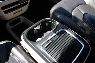 2024 Chrysler Pacifica Touring L   - Photo 19 - Roseville, CA 95678