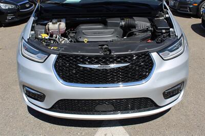 2024 Chrysler Pacifica Touring L   - Photo 27 - Roseville, CA 95678