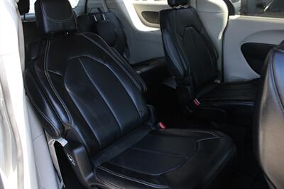 2024 Chrysler Pacifica Touring L   - Photo 24 - Roseville, CA 95678