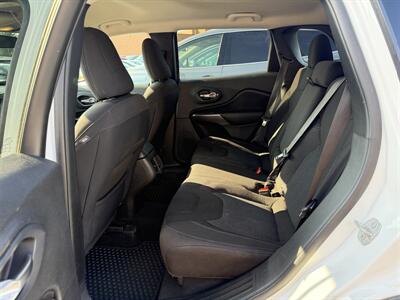 2019 Jeep Cherokee Sport   - Photo 8 - Edmonton, AB T5S 1P8