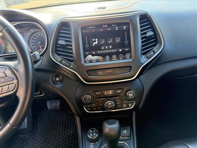 2019 Jeep Cherokee Trailhawk  ONE OWNER - Photo 15 - Edmonton, AB T5S 1P8