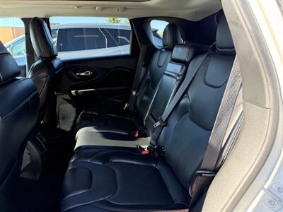 2019 Jeep Cherokee Trailhawk  ONE OWNER - Photo 8 - Edmonton, AB T5S 1P8