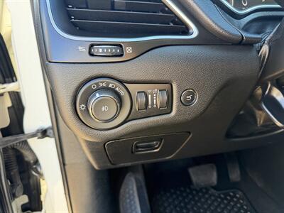 2019 Jeep Cherokee Trailhawk  ONE OWNER - Photo 17 - Edmonton, AB T5S 1P8