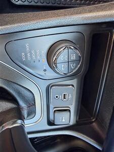 2019 Jeep Cherokee Trailhawk  ONE OWNER - Photo 14 - Edmonton, AB T5S 1P8