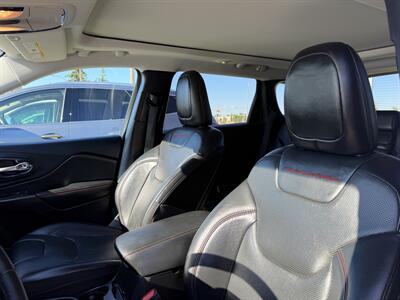 2019 Jeep Cherokee Trailhawk  ONE OWNER - Photo 12 - Edmonton, AB T5S 1P8