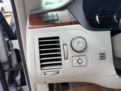 2006 Cadillac DTS Luxury I   - Photo 13 - Edmonton, AB T5S 1P8