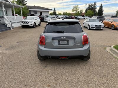 2017 MINI Hardtop 2 Door Cooper  ONE OWNER - Photo 5 - Edmonton, AB T5S 1P8