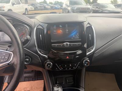 2017 Chevrolet Cruze Premier Auto   - Photo 12 - Edmonton, AB T5S 1P8