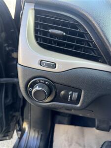 2016 Jeep Cherokee Sport Altitude   - Photo 12 - Edmonton, AB T5L 1A4