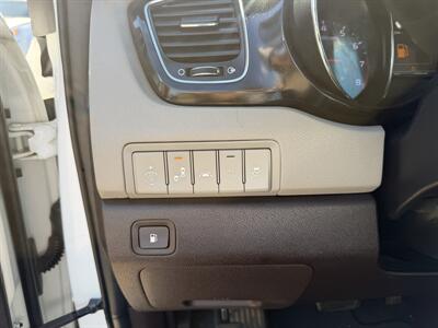 2018 Kia Sedona SXL Plus   - Photo 15 - Edmonton, AB T5S 1P8