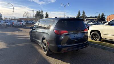 2020 Chrysler Pacifica Launch Edition  ONE OWNER - Photo 4 - Edmonton, AB T5S 1P8