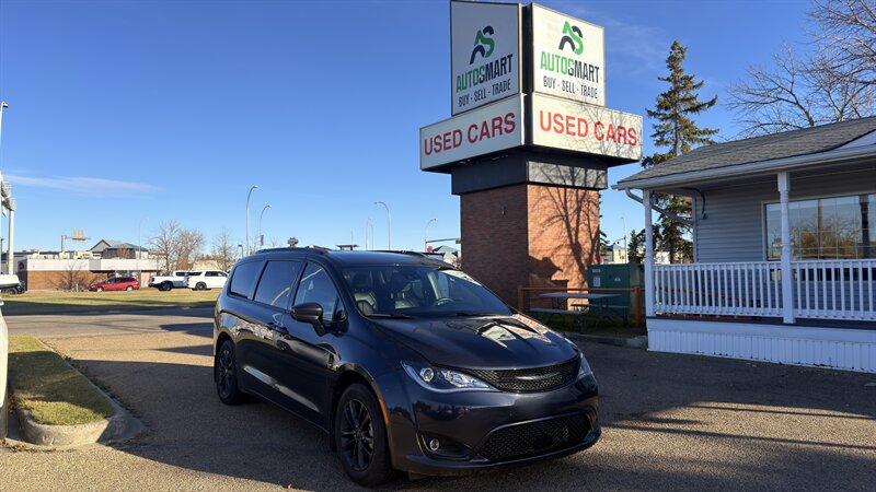 2020 Chrysler Pacifica Launch Edition  ONE OWNER