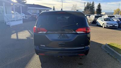 2020 Chrysler Pacifica Launch Edition  ONE OWNER - Photo 5 - Edmonton, AB T5S 1P8