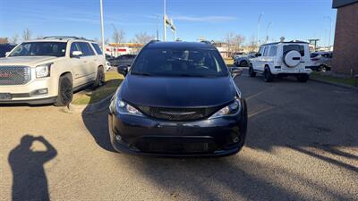 2020 Chrysler Pacifica Launch Edition  ONE OWNER - Photo 2 - Edmonton, AB T5S 1P8