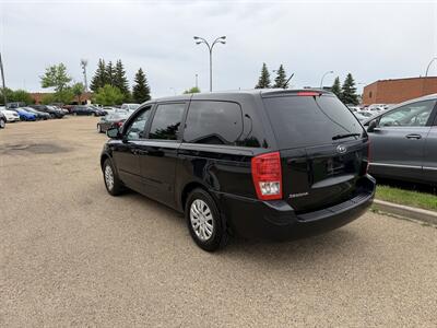 2012 Kia Sedona LX   - Photo 4 - Edmonton, AB T5S 1P8