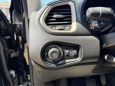 2016 Jeep Renegade Latitude   - Photo 14 - Edmonton, AB T5S 1P8