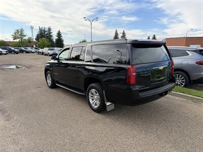2020 Chevrolet Suburban LT  NO ACCIDENTS - Photo 4 - Edmonton, AB T5S 1P8