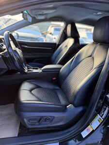 2018 Toyota Camry SE   - Photo 10 - Edmonton, AB T5L 1A4
