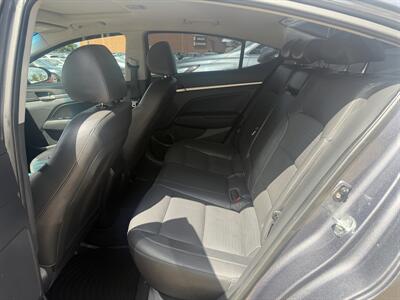 2020 Hyundai ELANTRA Luxury   - Photo 8 - Edmonton, AB T5S 1P8