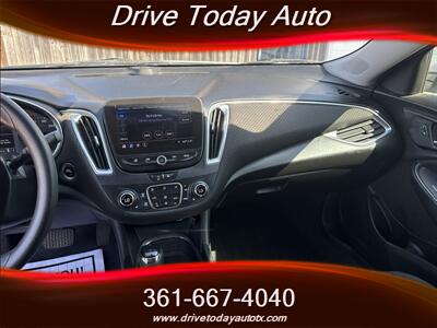 2020 Chevrolet Malibu LT - Photo 8 - El Campo, TX 77437