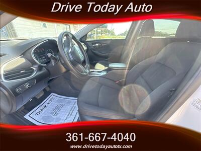2020 Chevrolet Malibu LT - Photo 7 - El Campo, TX 77437