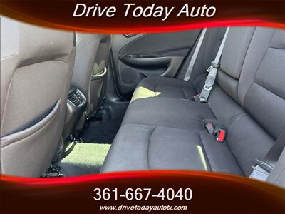 2020 Chevrolet Malibu LT - Photo 9 - El Campo, TX 77437