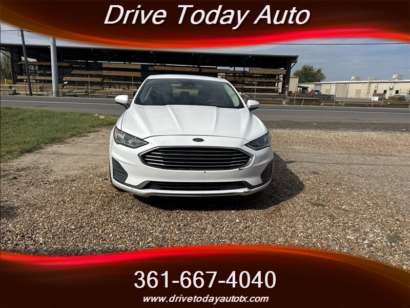 2019 Ford Fusion SE   - Photo 1 - El Campo, TX 77437