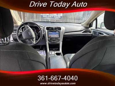 2019 Ford Fusion SE   - Photo 9 - El Campo, TX 77437